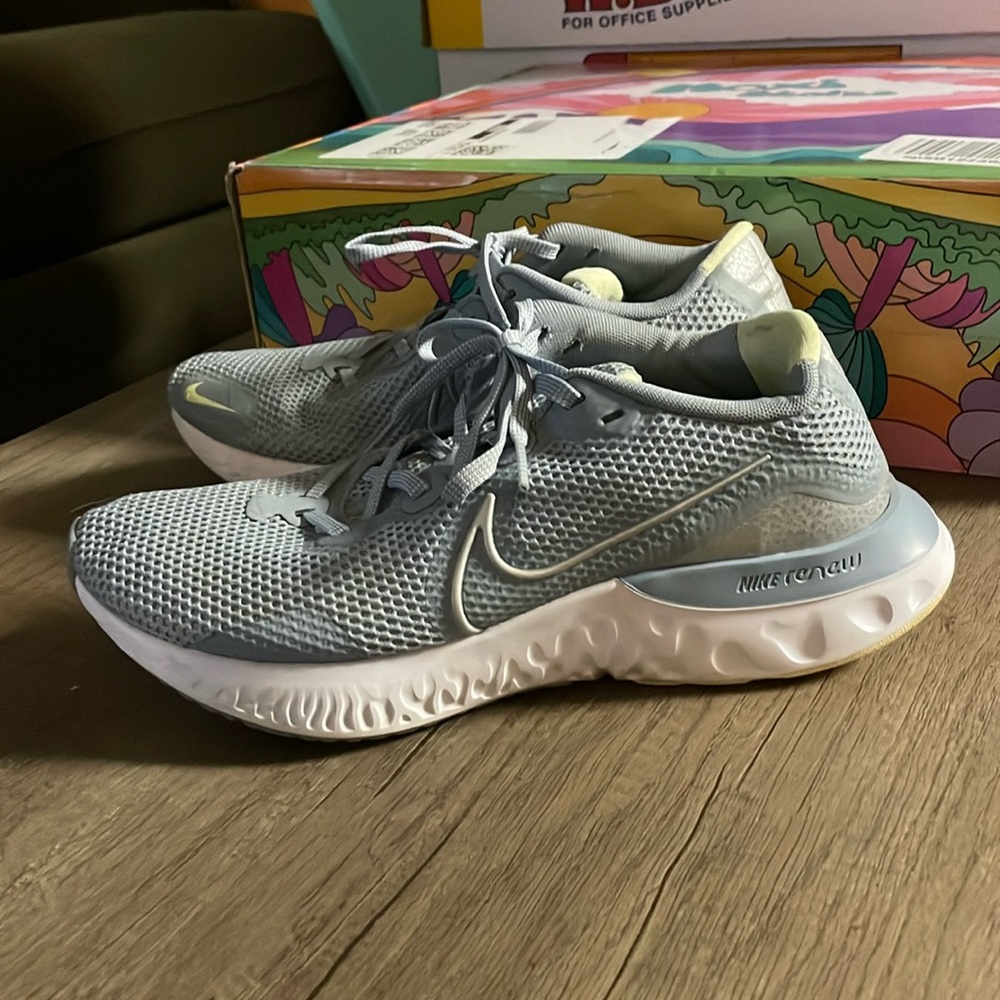 Women’s Nike renew